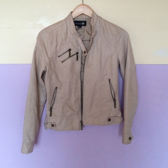 Cute tan jacket.