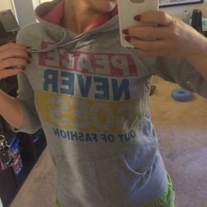 3/4 sleeve sweatshirt.