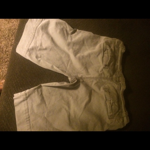 Bermudas - Picture 2 of 2