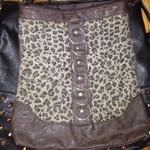 👉😊Cheetah print cross over bag 😊👈