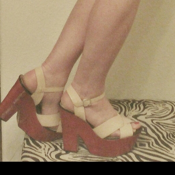 NWT KELSI DAGGER "Darci" Tan/Red Platform Sandal - Picture 3 of 8