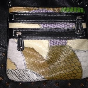 🐍Different reptile prints cross over bag.