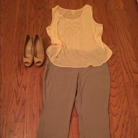 🚫🚫Sold🚫🚫Cream Sheer Tank - Picture 4 of 4