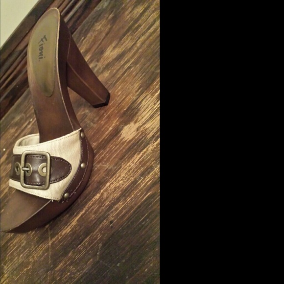 Beige and brown buckle heels