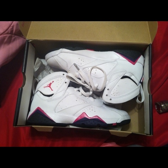 Fire berry retro 7s Jordan's