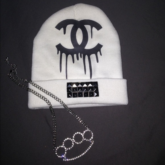 💀Beanie and brass knuckles necklace bundle💀