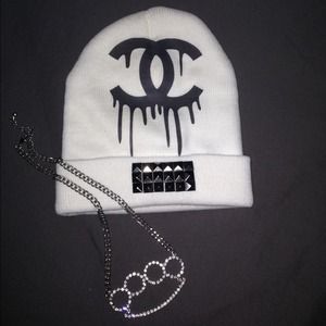 💀Beanie and brass knuckles necklace bundle💀