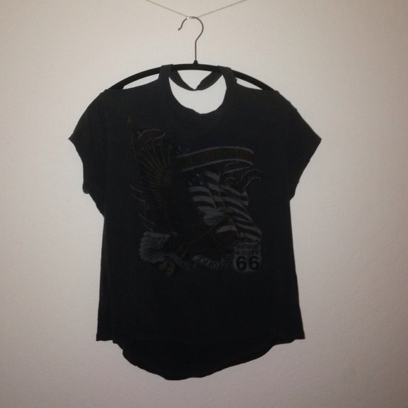 🌞Urban Outfitters Tee🌙