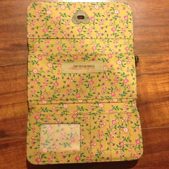 🚫TRADED🚫American Rag Wallet - Picture 2 of 3