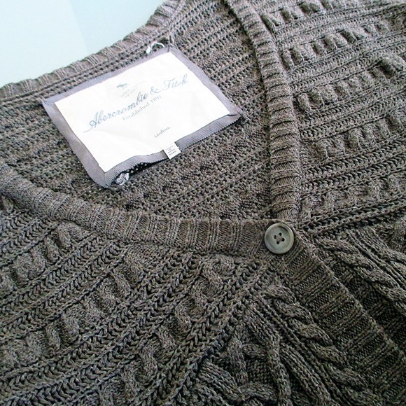 Abercrombie & Fitch Sweaters - Cropped knit cardigan Abercrombie & Fitch Sweaters - Cropped knit cardigan