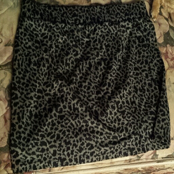 Forever 21 Black and Grey cheetah print mini skirt