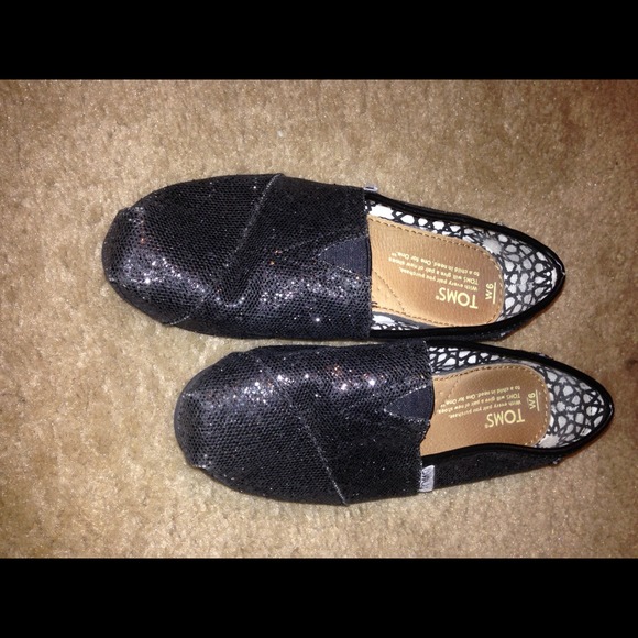 🎉price reduced🎉 Black sequin Toms