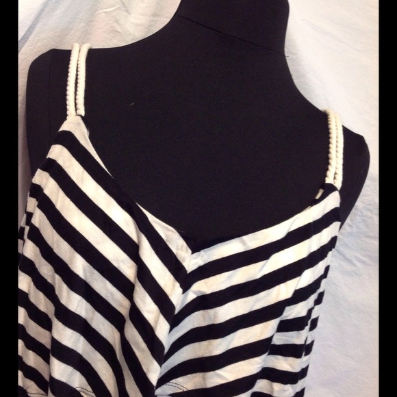 ❌BUNDLED❌Black & white chevron dress - Picture 2 of 2
