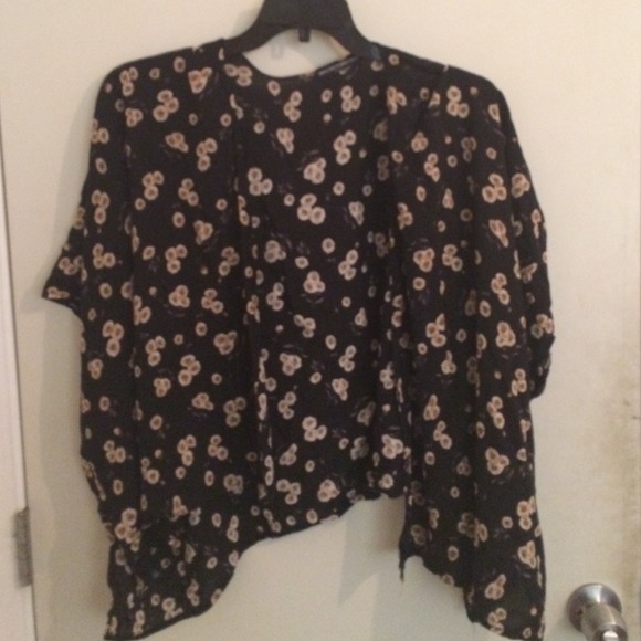 ❌ SOLD ❌ Brandy Melville Sunflower Kimono