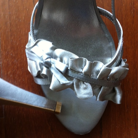 Sliver Ruffled Slingback - Picture 3 of 3