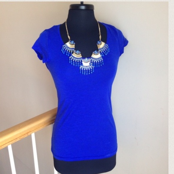 💙 Blue Top with Unique Back