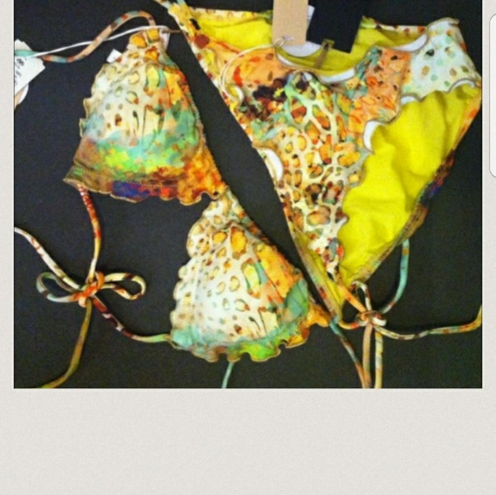 ?PilyQ  gorgeous rare bikini ruched bottom?