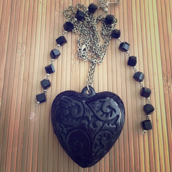 Earring and necklace bundle