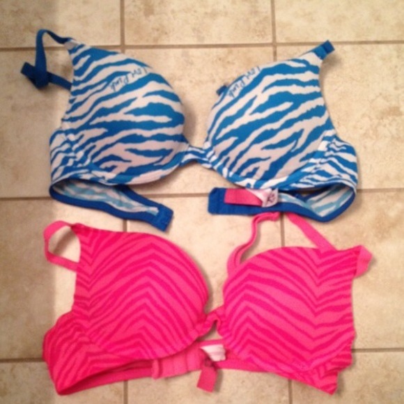 3 32A VS PINK bras