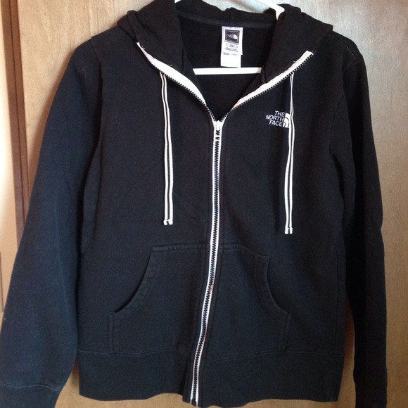 Black north face hoodie