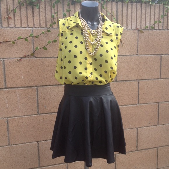 Black leatherette skater skirt - Picture 4 of 4