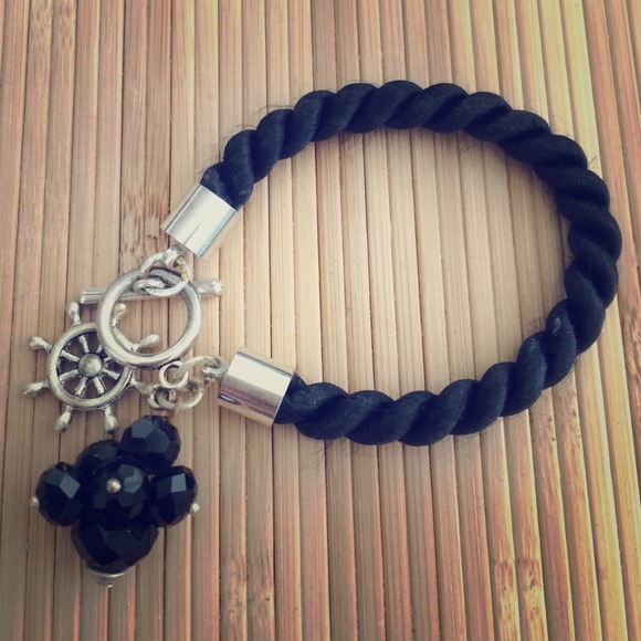 Bracelet with black crystals