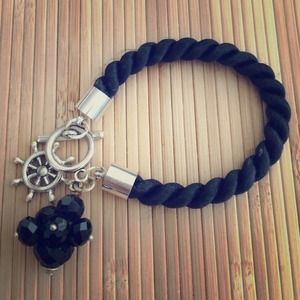 Bracelet with black crystals