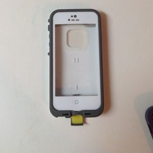 iPhone 5 life proof