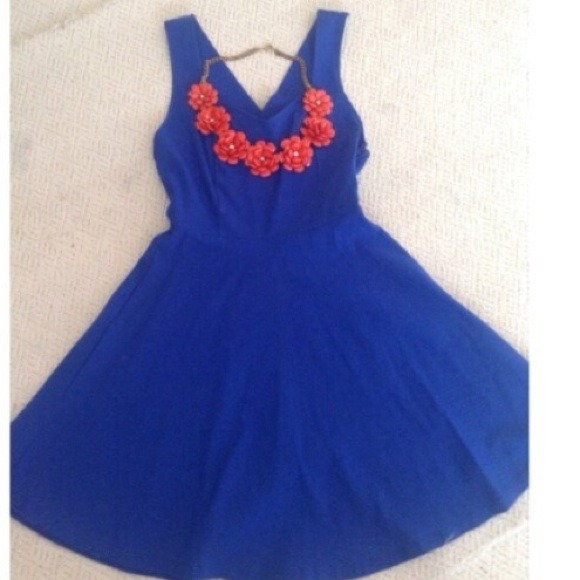 🔻SOLD🔻Blue bow skater dress - Picture 3 of 3