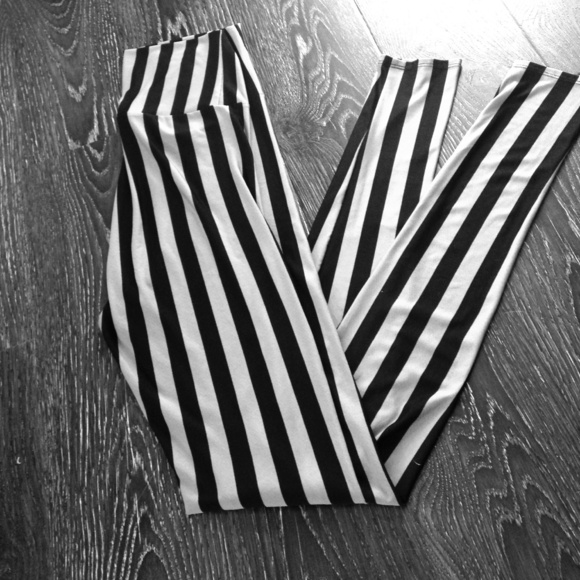 Super cute vertical striped leggings