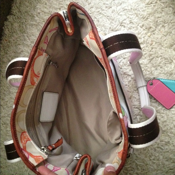 Coach - Picture 3 of 3