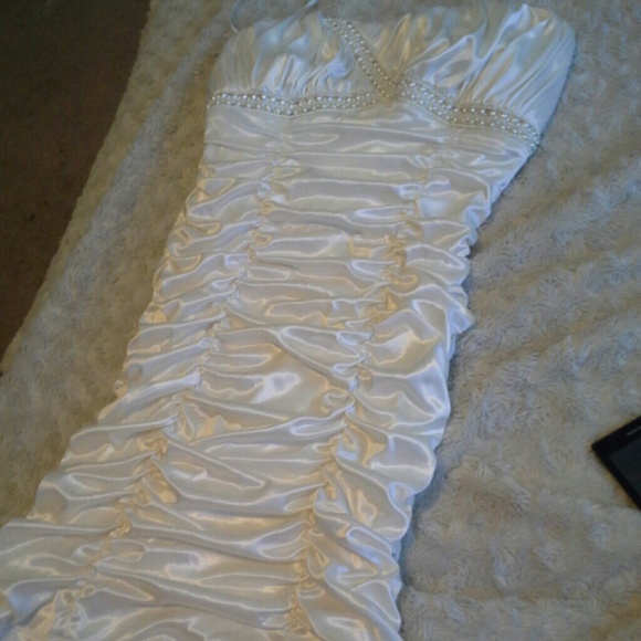 Body con gorgeous white dress