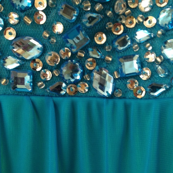 ❗️🆕❗️Empire Waist Formal Dress - Picture 2 of 3