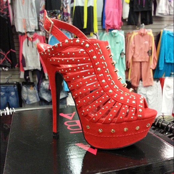 Red and gold alba heels