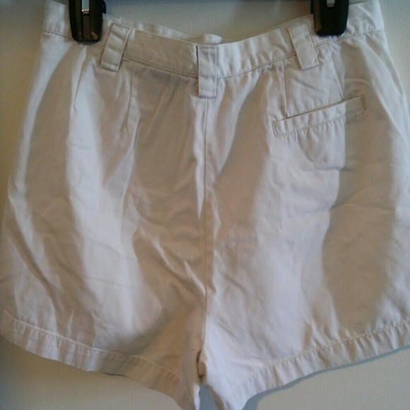 Essential shorts - Picture 2 of 2