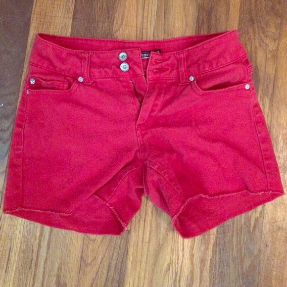 Hot topic - red shorts
