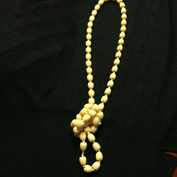 FLASH SALE Vintage ivory colored  necklace