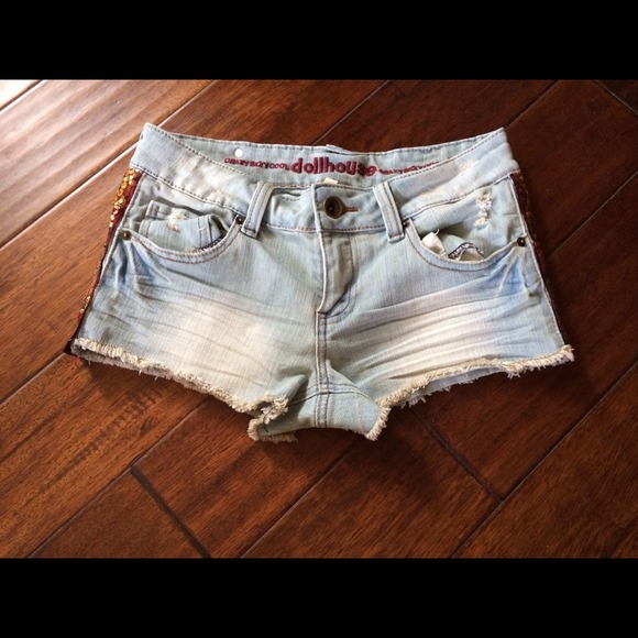 *SOLD* Light denim shorts