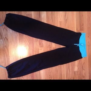 Lululemon pants that can tie as capris