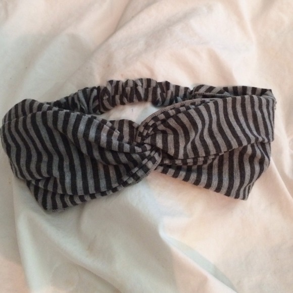 Black & gray pin up style headband