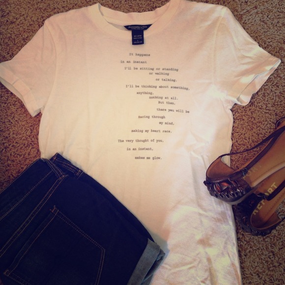 Never worn Abercrombie & Fitch T-shirt.