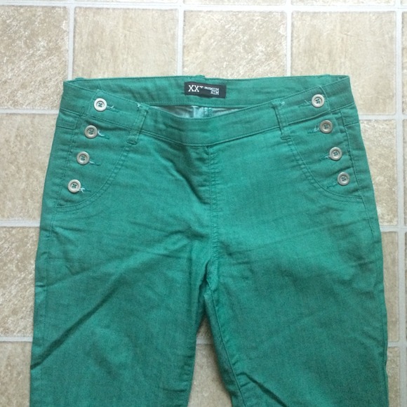 Kelly Green Nautical Capris!