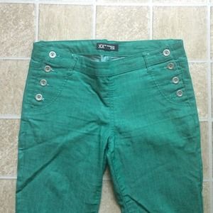 Kelly Green Nautical Capris!