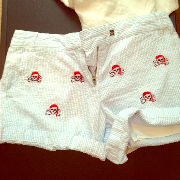 Preppy crossbones shorts! Size 4.