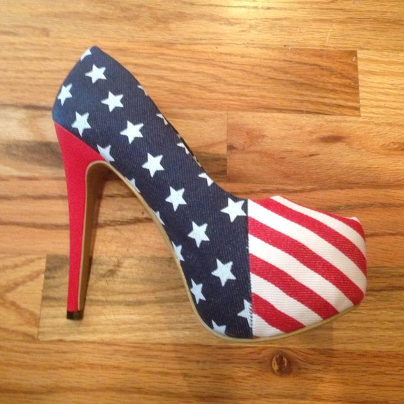 American Flag pumps