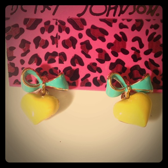 Betsey Heart Earrings