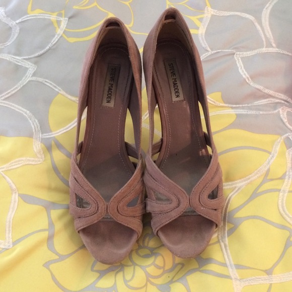 Steve Madden suede heels