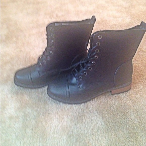 Combat boots - Picture 1 of 2