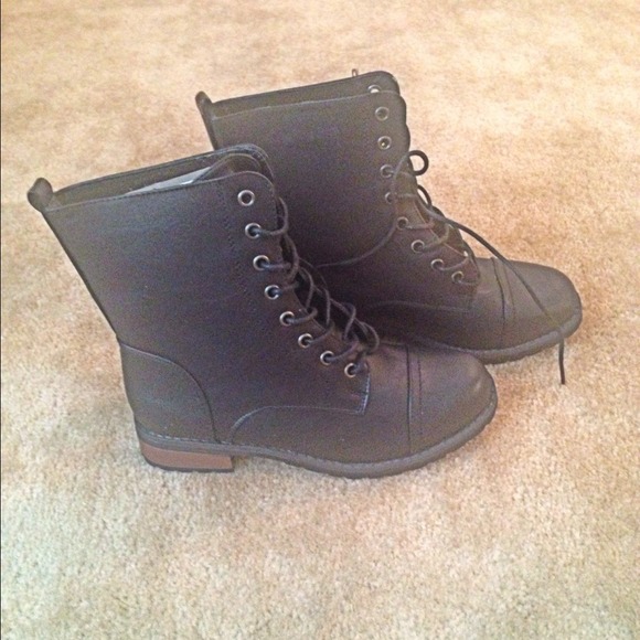 Combat boots - Picture 2 of 2
