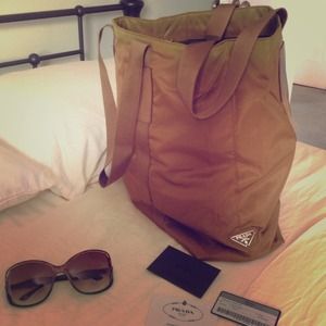 Sun damaging 👜PRADA still good color